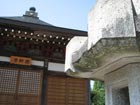 中庭と薬師堂